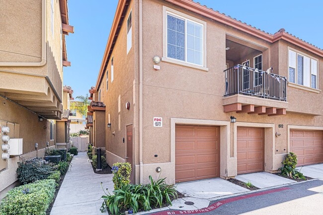 Building Photo - 3 Bedroom 2 1/2 Bath Condo with yard and g...