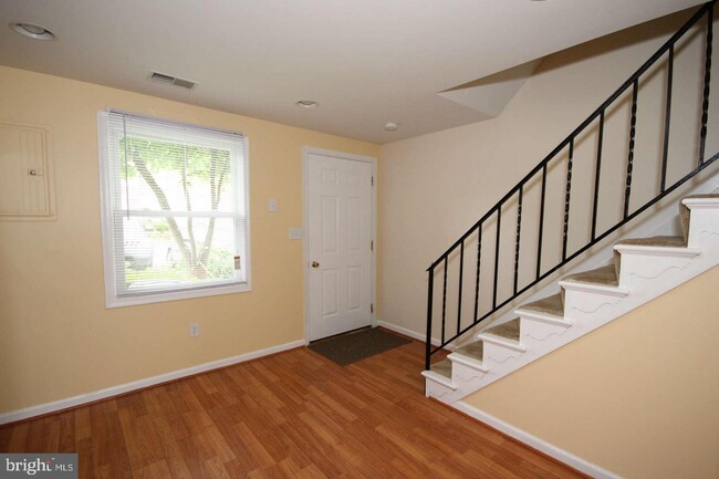 Foto del edificio - 83 Carroll View Ave