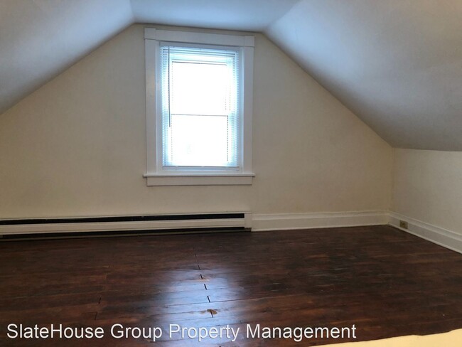 Building Photo - 4 br, 1 bath House - 74 W 5th St