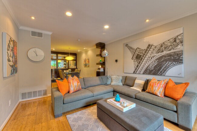 Building Photo - 2663 Centinela Ave