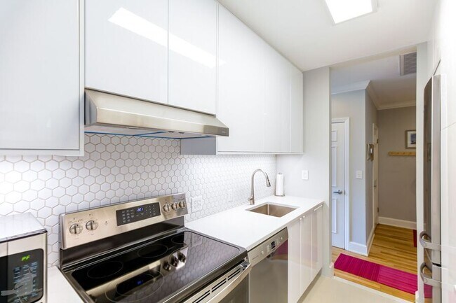 Building Photo - 1916 17th St NW