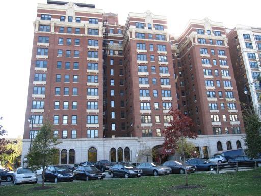Building Photo - 5300 S Shore Dr