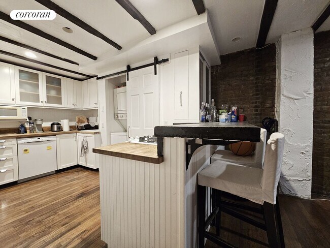 Foto del edificio - 349 W 30th St