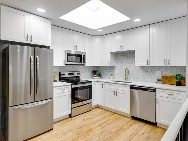 Building Photo - 4 Bedroom Single Family Home in Denver