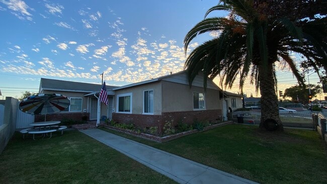 Building Photo - 1542 marine ave