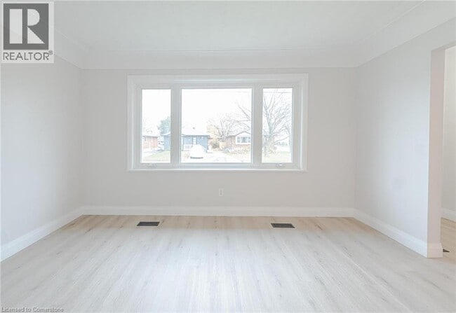 Photo du bâtiment - 102 E 41st St