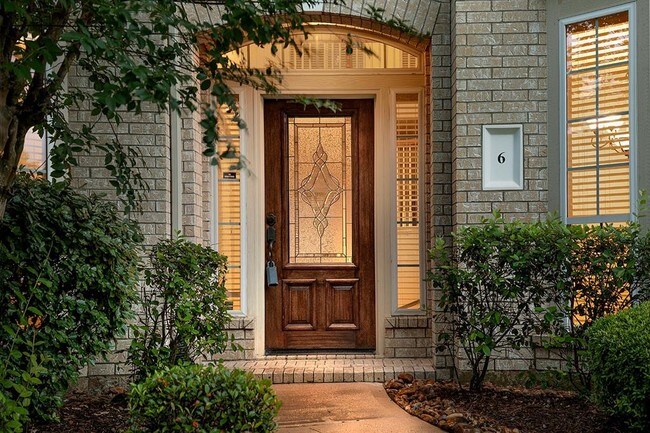 Building Photo - 6 E Scribewood Cir