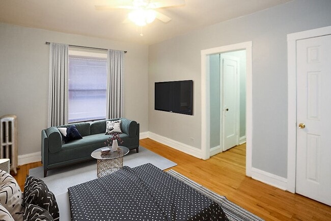 Interior Photo - 4600-4608 N Beacon St