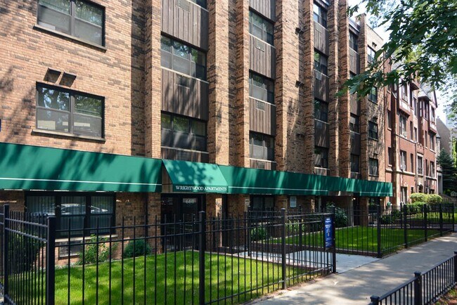 Building Photo - 665 W Wrightwood Ave