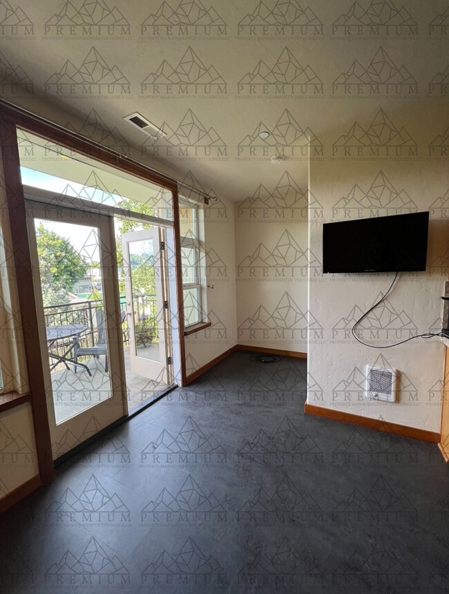 Building Photo - Wilson Street Tri Plex