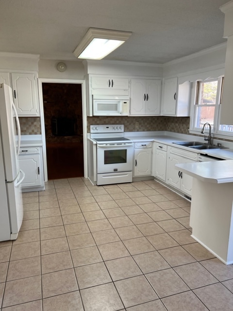 Building Photo - 107 Charissa Dr