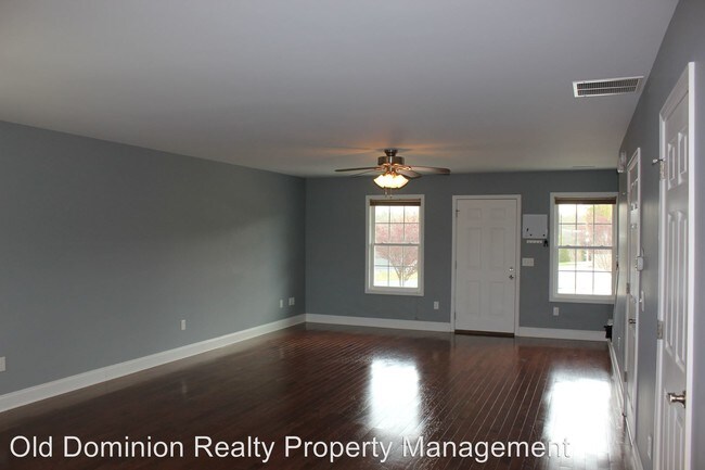 Building Photo - 807 Carson Cir