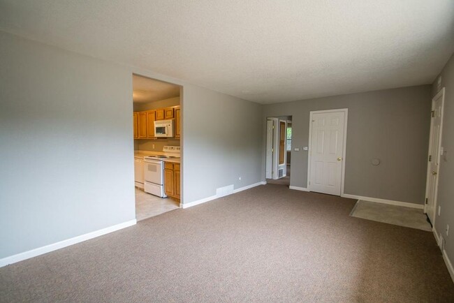 Building Photo - 2887 Moorhead Ave