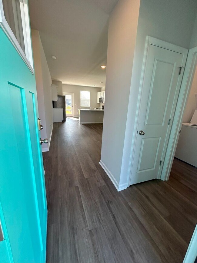 Building Photo - SPECIAL- 1 month free!! Brand new home wit...