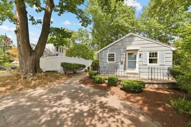 Building Photo - 10 Westchester Cir