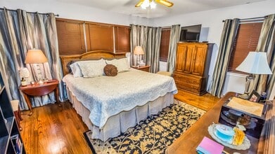 Building Photo - 7919 Montglen Dr