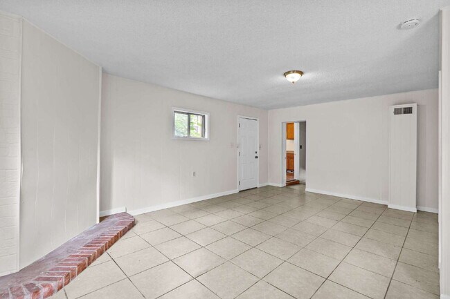Foto del edificio - Perfect Blend of Convenience & Comfort on ...