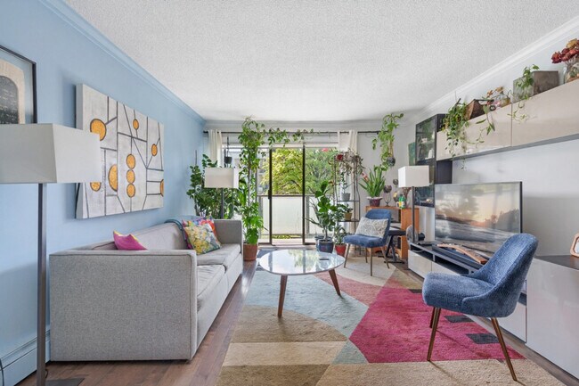 Photo du bâtiment - 665 E 6th Ave
