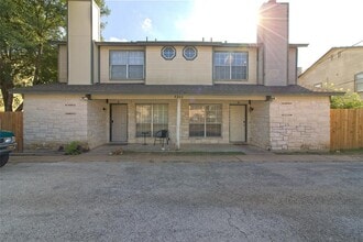 Building Photo - 2211 Creekside Ln