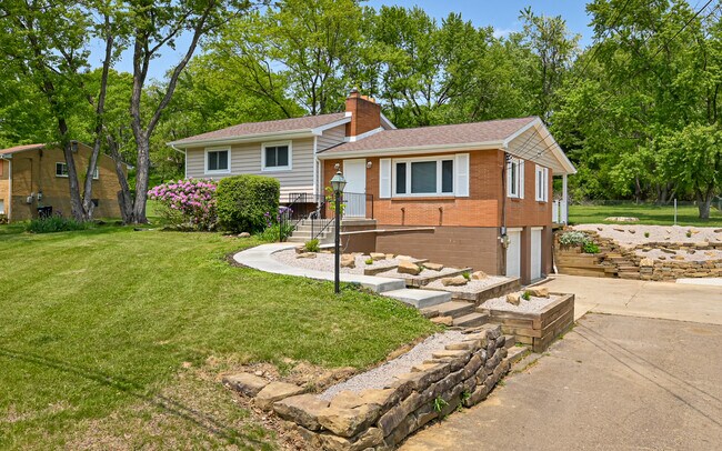 Building Photo - 2437 Saddle Dr
