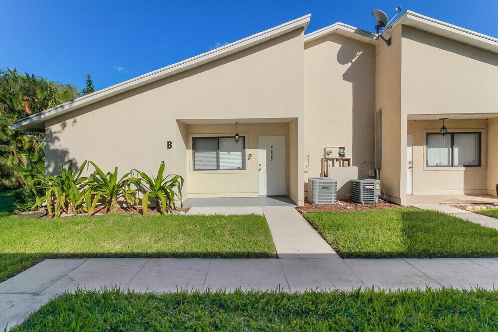Foto principal - 5350 Elmhurst Rd