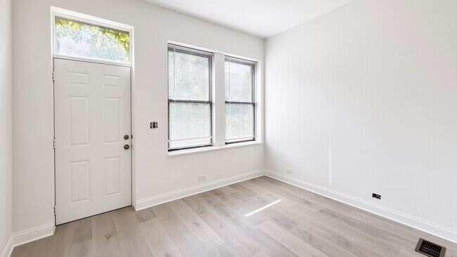 Foto del edificio - 4832 N Winthrop Ave