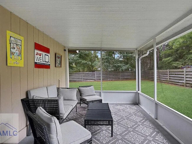 Building Photo - 669 Windhaven Dr