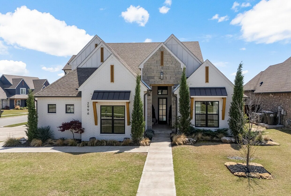 Foto principal - Gorgeous 4 bedroom & 4 Bath Luxury Home in...