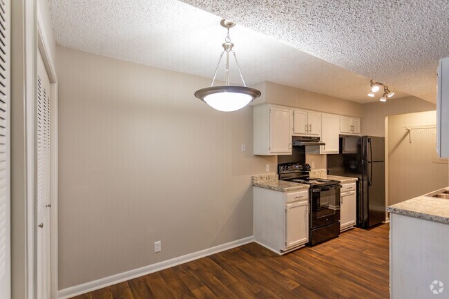1HAB, 1BA - 809 ft² - Pebble Creek