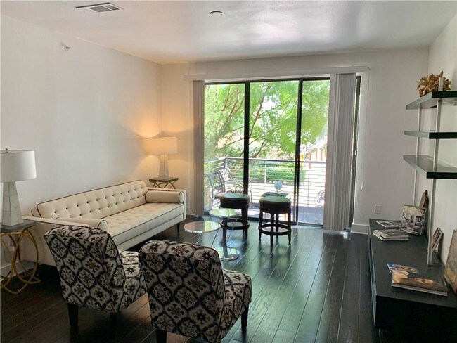 Foto del edificio - 4605 Cedar Springs Rd