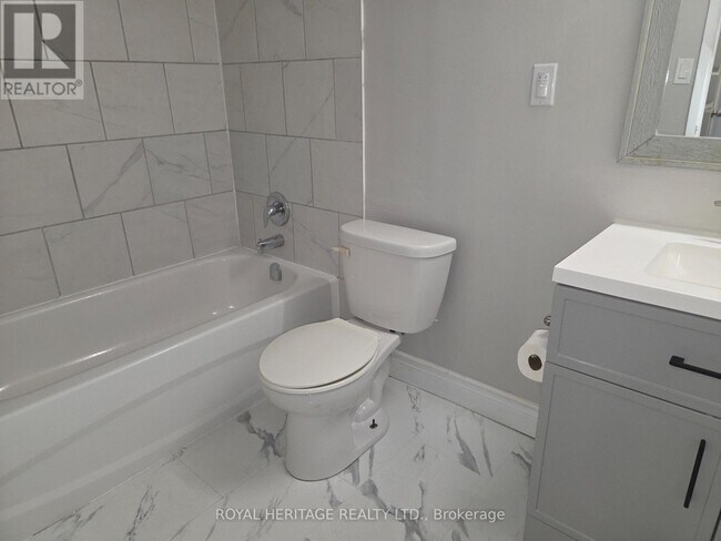 Photo du bâtiment - 8800 Willoughby Dr