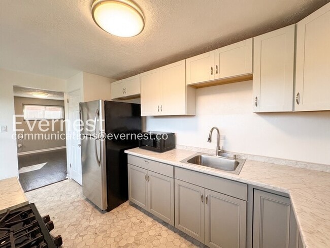 Building Photo - 638 Garden City Dr