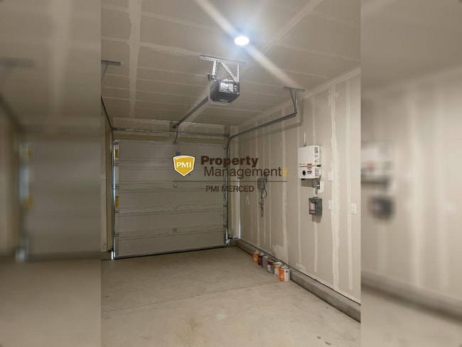 Photo - "Charming 3-Bed Haven with Granite Elegance in Merced!" Apartment