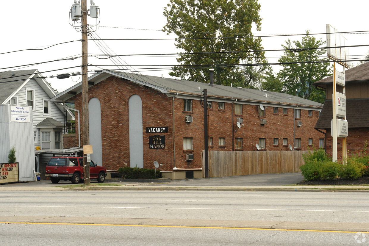 Primary Photo - Oak Hill Manor