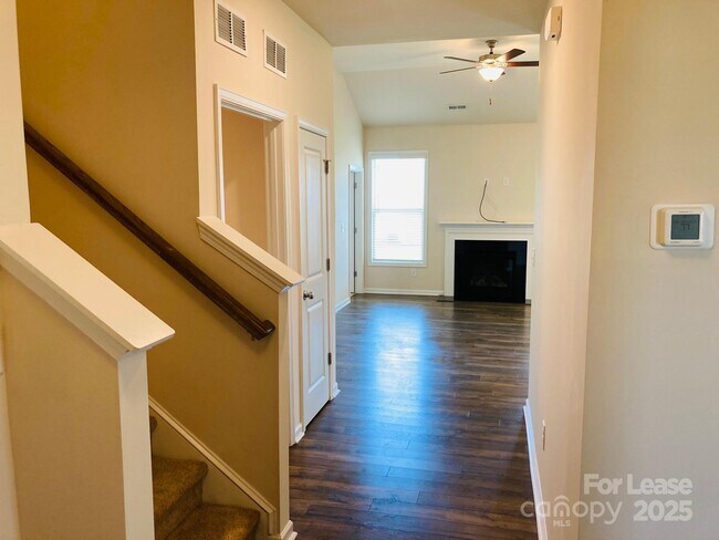 Foto del edificio - 4534 Dover Ct