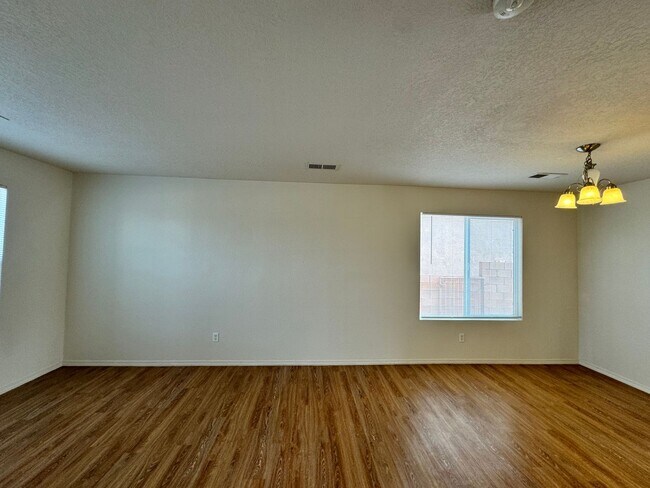 Building Photo - Move in special! 1/2 off 1st months' rent!...