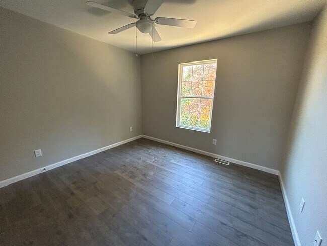 Foto del edificio - Newer Home in Lake Labadie Subdivision