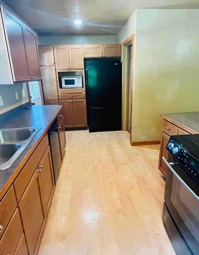 2002 E Lakeside Ave, Coeur d'Alene, ID 83814 House Rental in Coeur d'Alene, ID