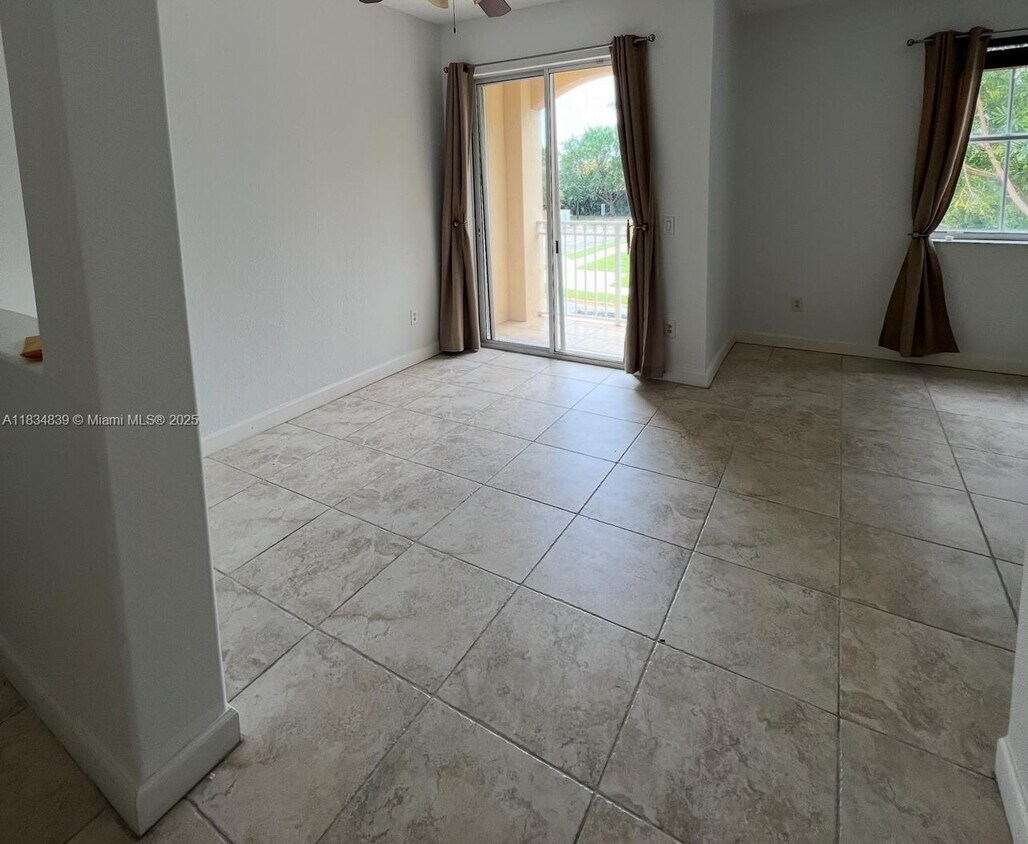 Foto del edificio - 10242 NW 7th St
