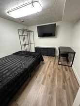 Building Photo - 1804 W ROZANNE CIR