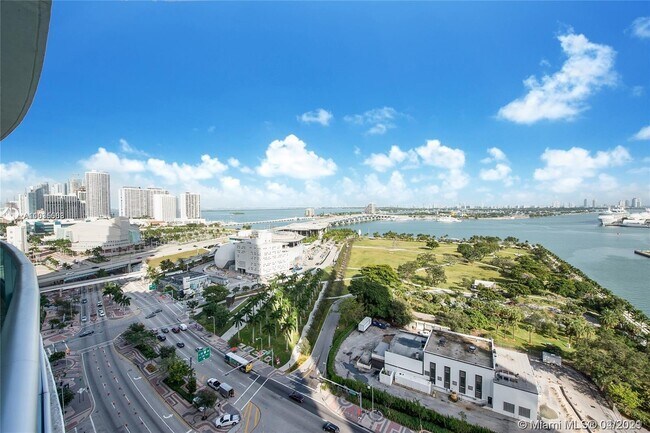 Building Photo - 900 Biscayne Blvd