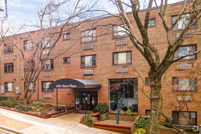 Building Photo - 4114 Davis Pl NW