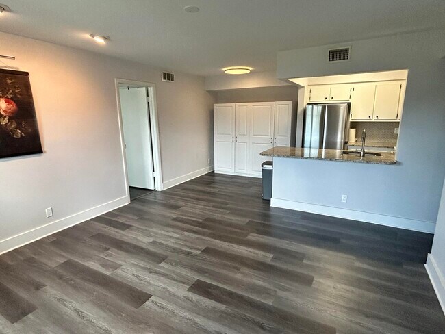 Foto del edificio - 7154 Golf Colony Ct
