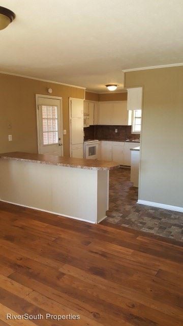 Foto del edificio - 3 br, 2 bath House - 1808 Seale Rd S