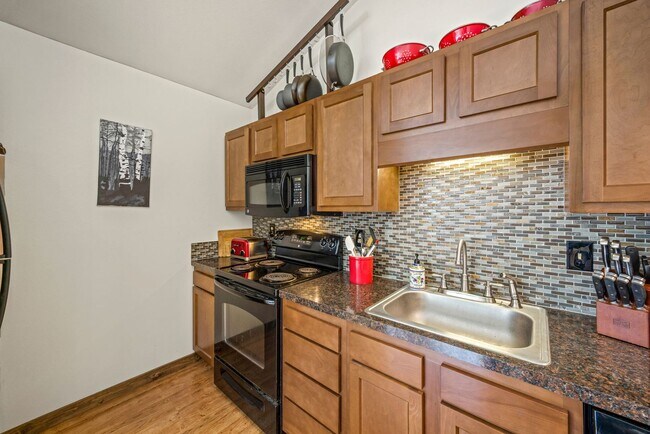 Building Photo - Beautiful FURNISHED Condo in Great Fort Co...