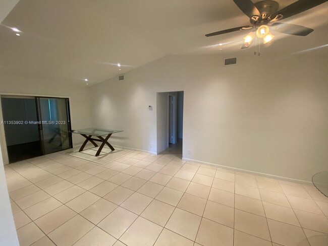 Foto del edificio - 6086 Live Oak Ct