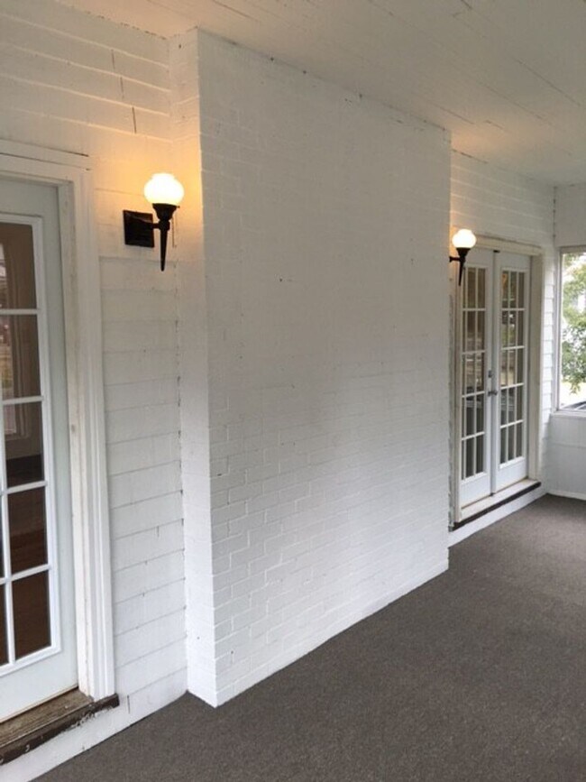 Foto del edificio - 297 E Lane Ave