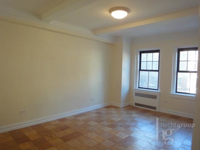 Building Photo - 214 W 11th St