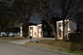 Building Photo - 8805 Parkway Dr