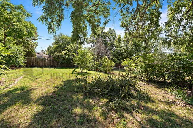 Foto del edificio - 1430 S Martinson St